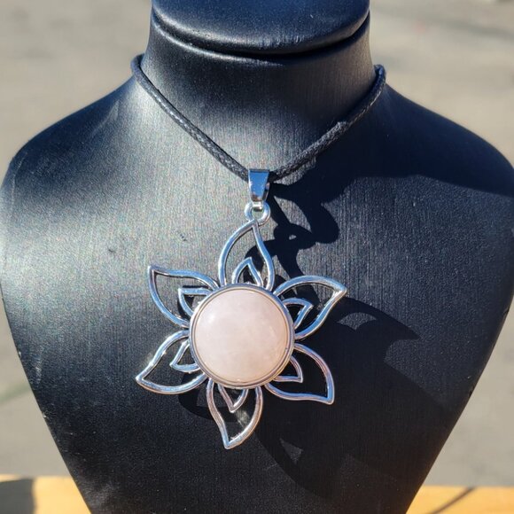Rose Quartz Flower Necklace - Picture 4 of 4